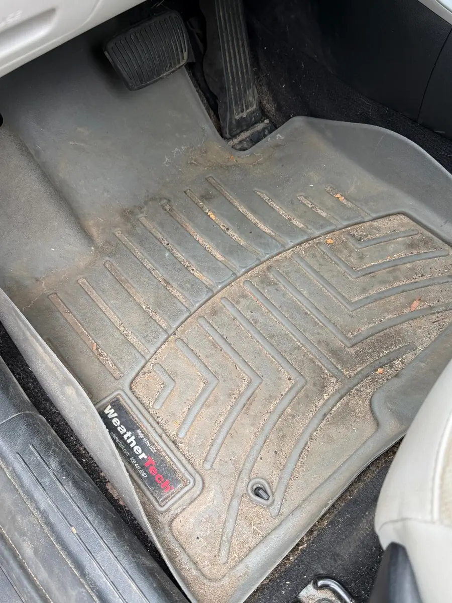 Hyundai Tucson — driver floor liner before detailing